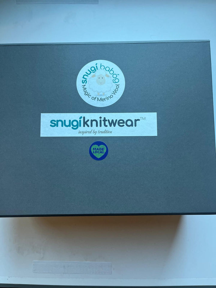 Bobble Hat and Blanket Bundle, 2pc Gift Set